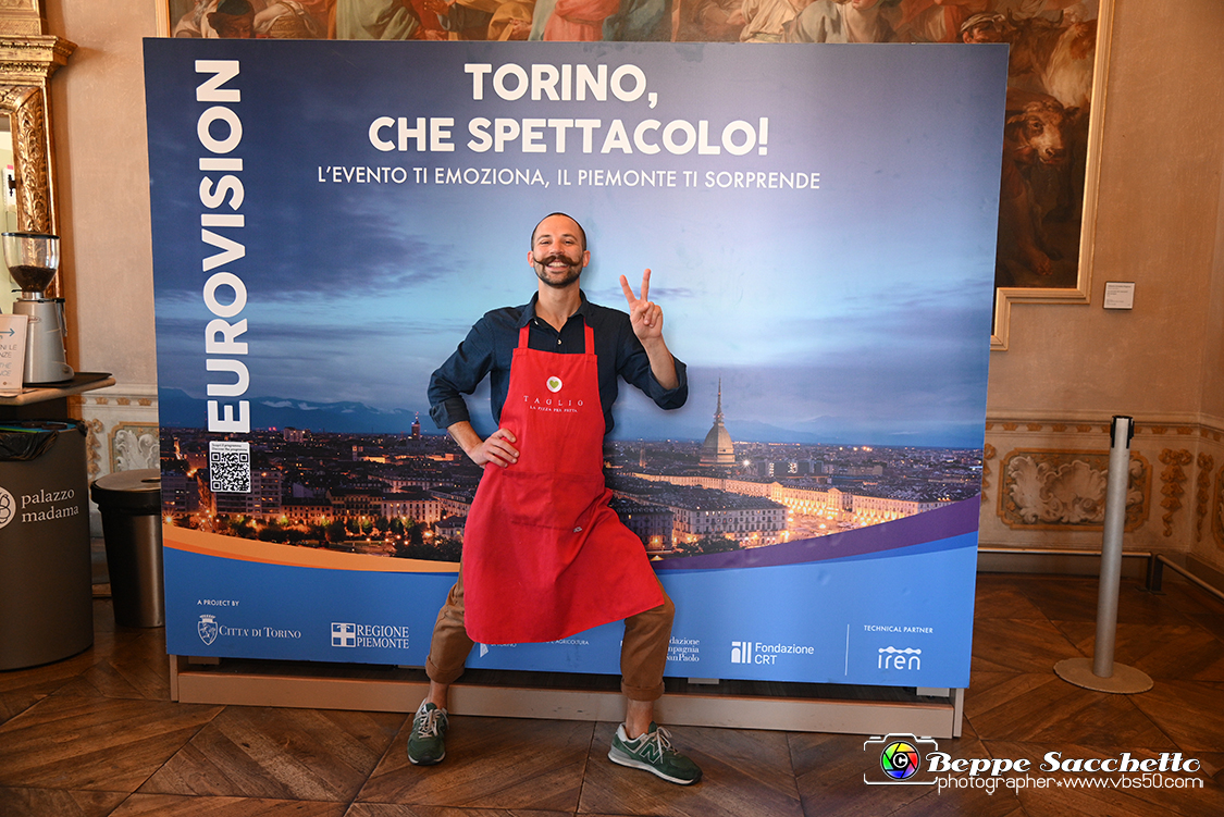 VBS_1565 - Eurovision Media Centre - Fellow, Bandakadabra e Bianco.jpg